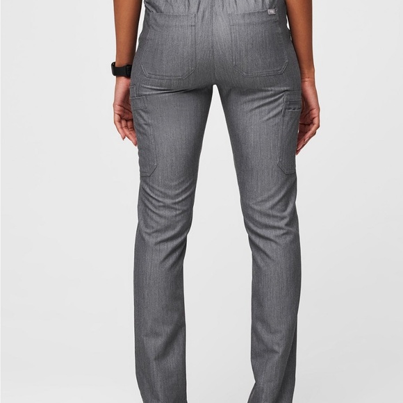 FIGS Yola Skinny Scrub pants. Size Small. Color Graphite - Picture 6 of 14